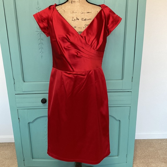 Chetta B Dress. Red Sateen Feel. Size 12. Beautiful Fabric - Picture 3 of 14